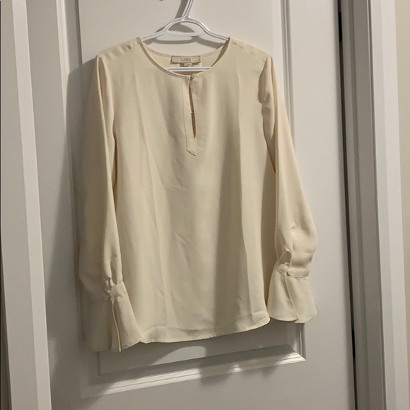 Bell cuff blouse - Picture 3 of 9